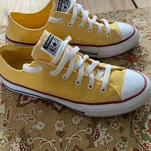 Girls yellow sz5 Converse